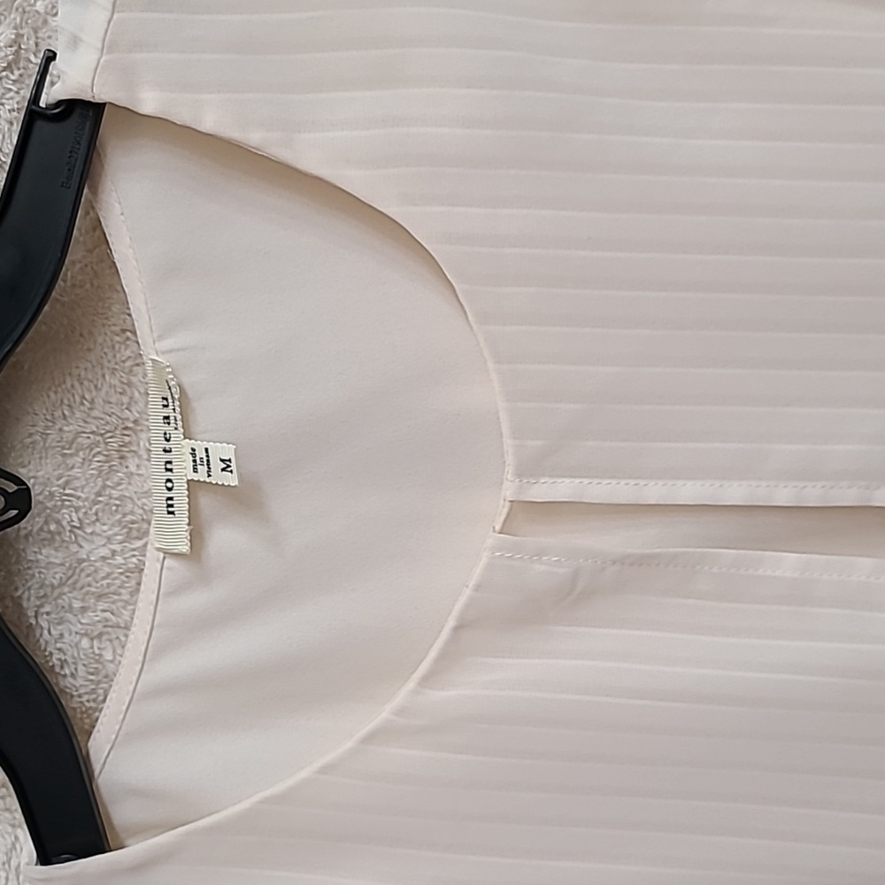 Cream sleeveless top, size medium - Picture 2 of 3